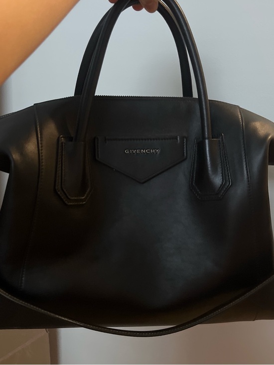 Givenchy Handbags - Givenchy Antigona Soft Medium